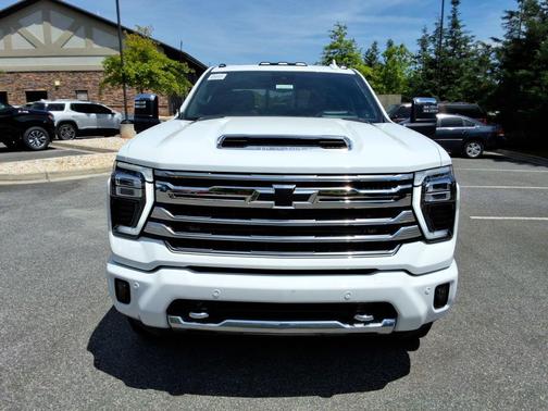 Summit White 2026 Chevrolet Silverado 2500 High Country