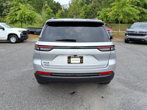 Silver Zynith 2025 Jeep Grand Cherokee Altitude