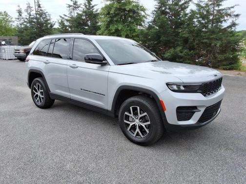 Silver Zynith 2025 Jeep Grand Cherokee Altitude