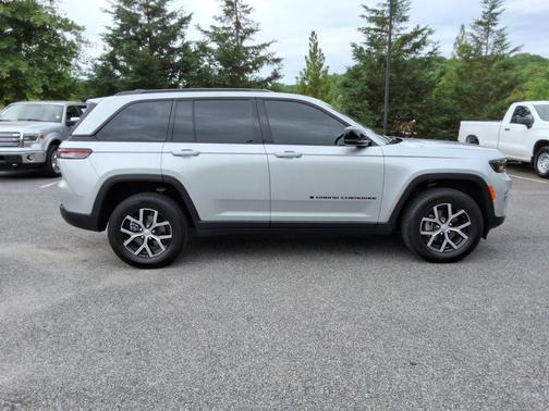 Silver Zynith 2025 Jeep Grand Cherokee Altitude