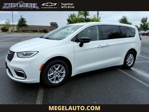 Bright White Clearcoat 2024 Chrysler Pacifica Touring L