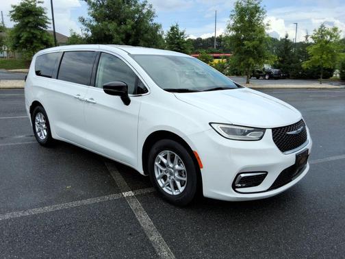 Bright White Clearcoat 2024 Chrysler Pacifica Touring L
