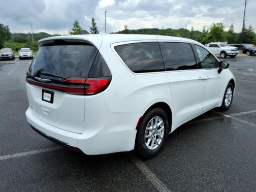 Bright White Clearcoat 2024 Chrysler Pacifica Touring L