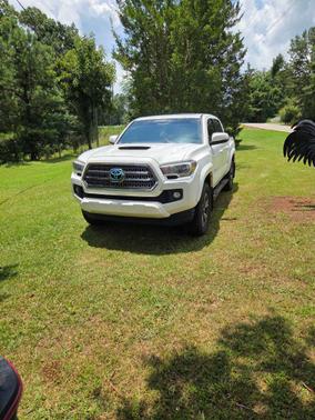 Super White 2016 Toyota Tacoma TRD Sport