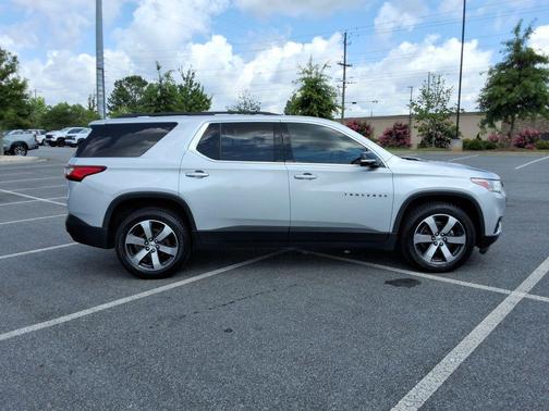 Silver Ice Metallic 2020 Chevrolet Traverse LT Leather