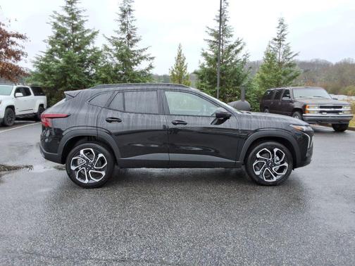 Mosaic Black Metallic 2026 Chevrolet Trax 2RS