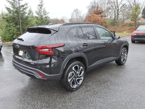 Mosaic Black Metallic 2026 Chevrolet Trax 2RS