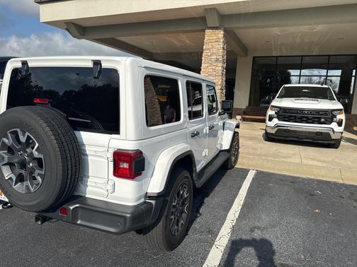 2024 Jeep Wrangler Sahara