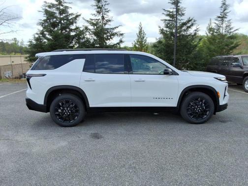 Summit White 2026 Chevrolet Traverse LT