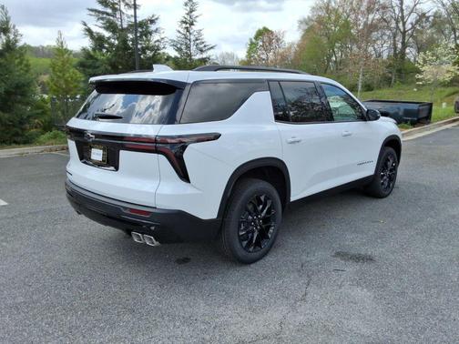 Summit White 2026 Chevrolet Traverse LT