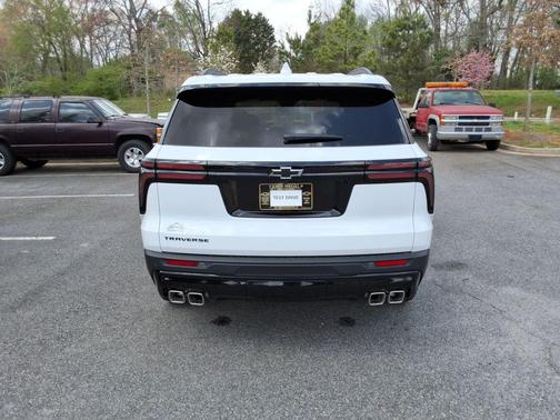 Summit White 2026 Chevrolet Traverse LT