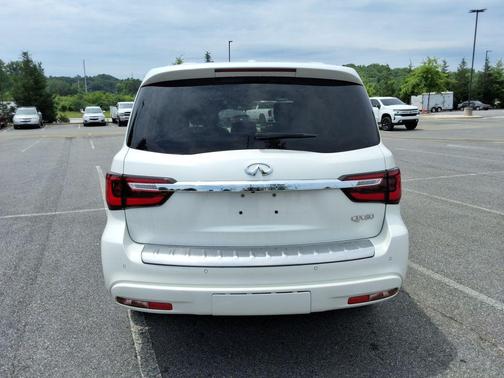 Moonstone White 2022 INFINITI QX80 SENSORY