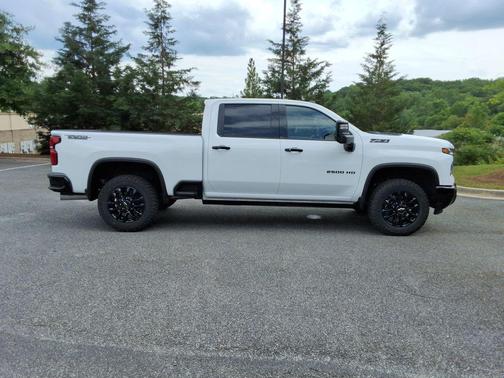 Summit White 2026 Chevrolet Silverado 2500 LTZ