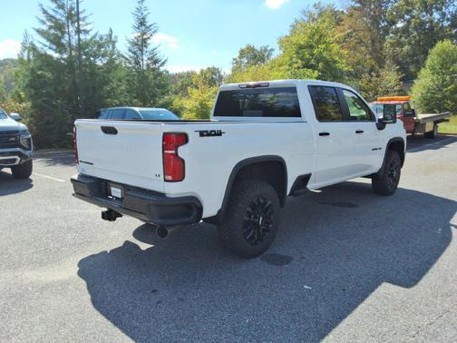 Summit White 2026 Chevrolet Silverado 2500 LT