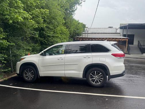 Blizzard Pearl 2017 Toyota Highlander XLE