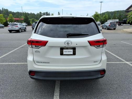 Blizzard Pearl 2017 Toyota Highlander XLE