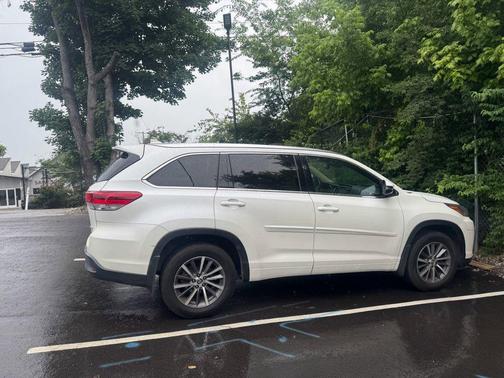 Blizzard Pearl 2017 Toyota Highlander XLE