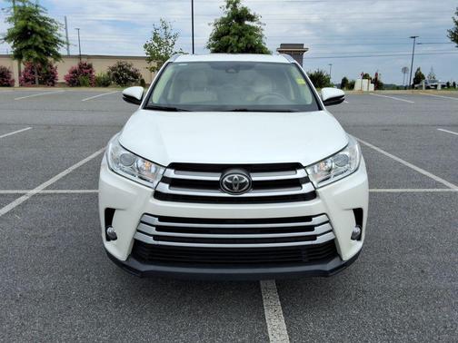 Blizzard Pearl 2017 Toyota Highlander XLE