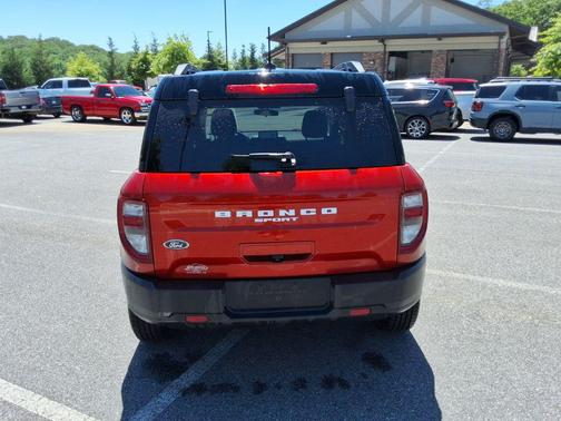 Hot Pepper Red Tinted Clearcoat 2022 Ford Bronco Sport Badlands