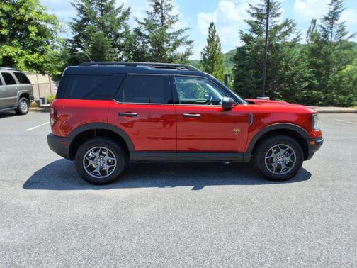 Hot Pepper Red Tinted Clearcoat 2022 Ford Bronco Sport Badlands