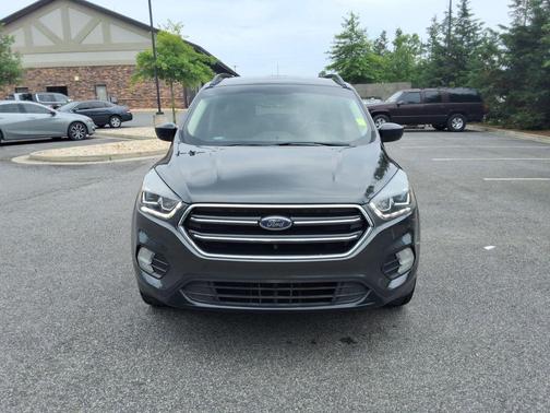 Magnetic Metallic 2018 Ford Escape SE