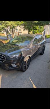 Magnetic Metallic 2018 Ford Escape SE