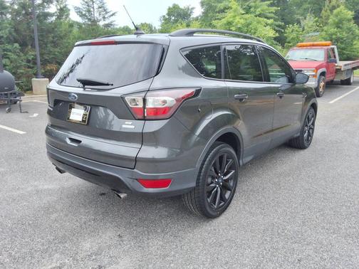 Magnetic Metallic 2018 Ford Escape SE