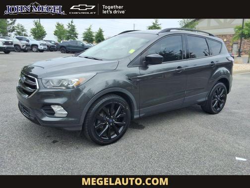 Magnetic Metallic 2018 Ford Escape SE