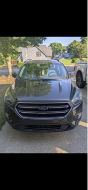 Magnetic Metallic 2018 Ford Escape SE