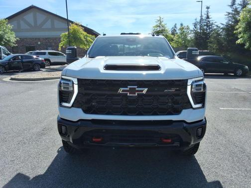 Summit White 2026 Chevrolet Silverado 2500 ZR2