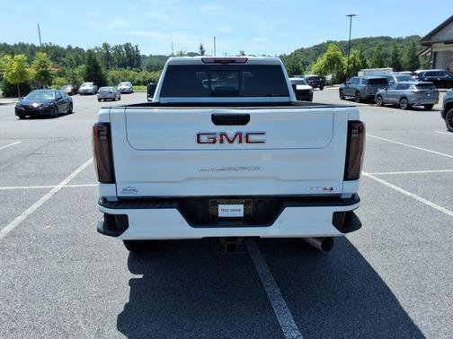 Summit White 2025 GMC Sierra 2500 AT4