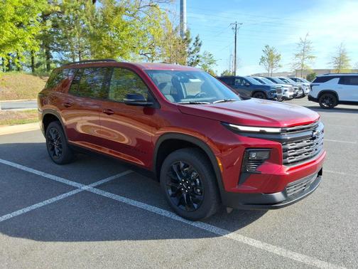 Radiant Red Tintcoat 2026 Chevrolet Traverse LT