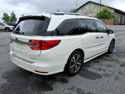 White Diamond Pearl 2019 Honda Odyssey Elite