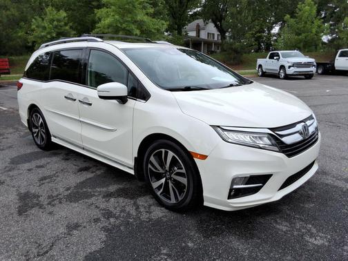 White Diamond Pearl 2019 Honda Odyssey Elite
