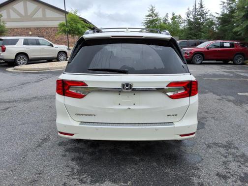 White Diamond Pearl 2019 Honda Odyssey Elite