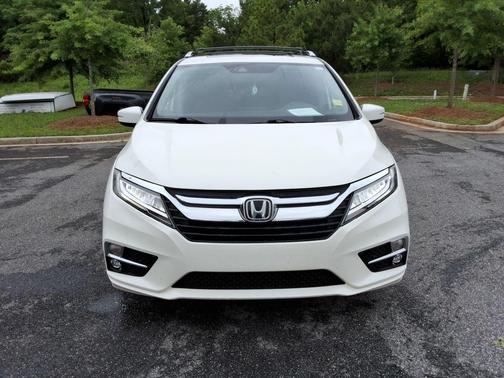 White Diamond Pearl 2019 Honda Odyssey Elite