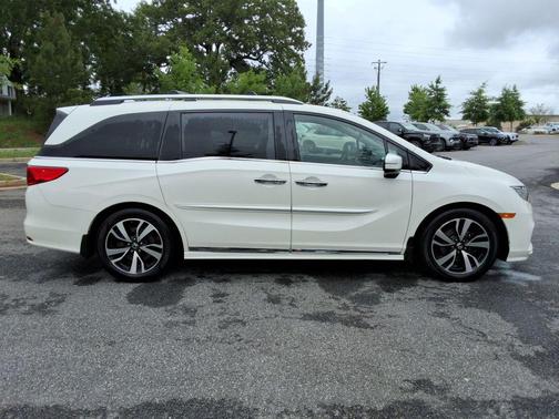 White Diamond Pearl 2019 Honda Odyssey Elite
