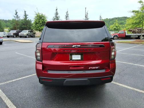 Radiant Red Tintcoat 2023 Chevrolet Suburban RST