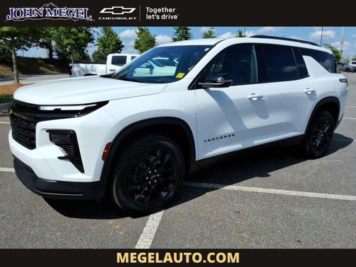 Summit White 2026 Chevrolet Traverse LT
