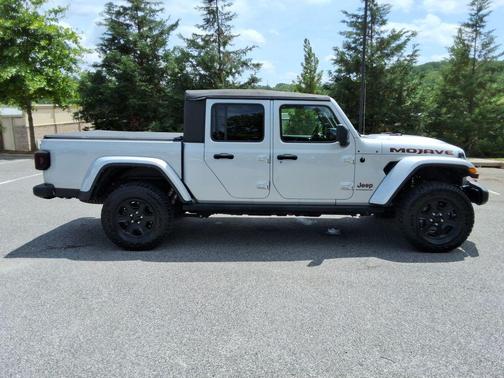 Silver Zynith Clearcoat 2023 Jeep Gladiator Mojave