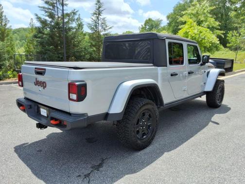 Silver Zynith Clearcoat 2023 Jeep Gladiator Mojave