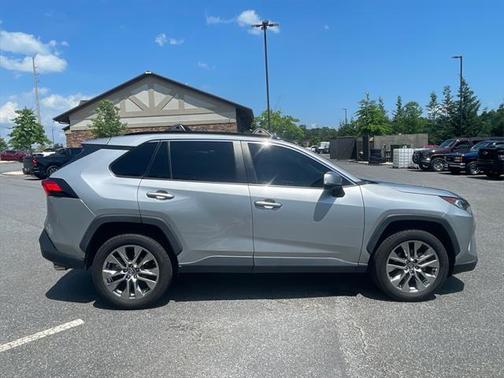 2020 Toyota RAV4 XLE Premium