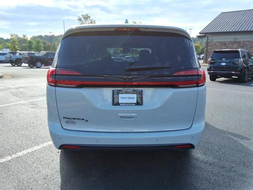 2021 Chrysler Pacifica Touring