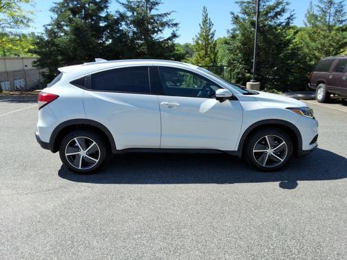 Platinum White 2022 Honda HR-V EX
