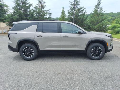 Sandstone Gray 2026 Chevrolet Traverse AWD Z71