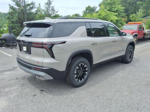 Sandstone Gray 2026 Chevrolet Traverse AWD Z71