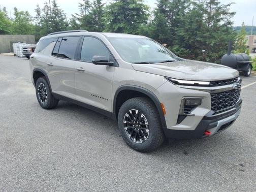 Sandstone Gray 2026 Chevrolet Traverse AWD Z71