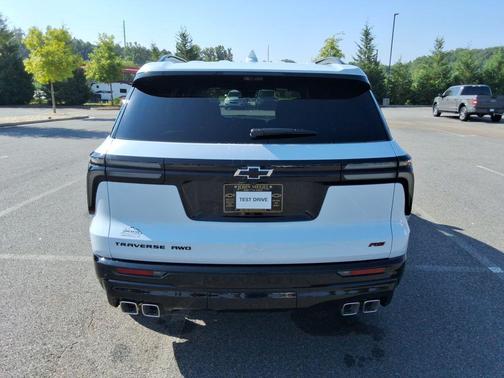 Polar White Tricoat 2027 Chevrolet Traverse RS