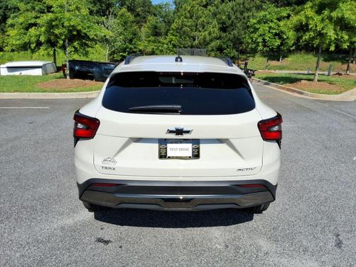 White Sands 2026 Chevrolet Trax FWD ACTIV