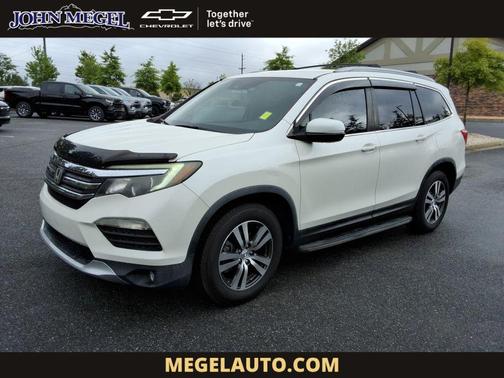 White 2016 Honda Pilot EX